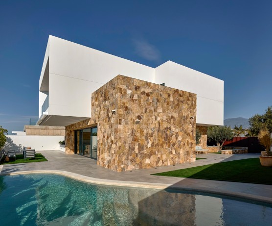 Casa unifamiliar en almerimar, estilo moderno, piedra, 
